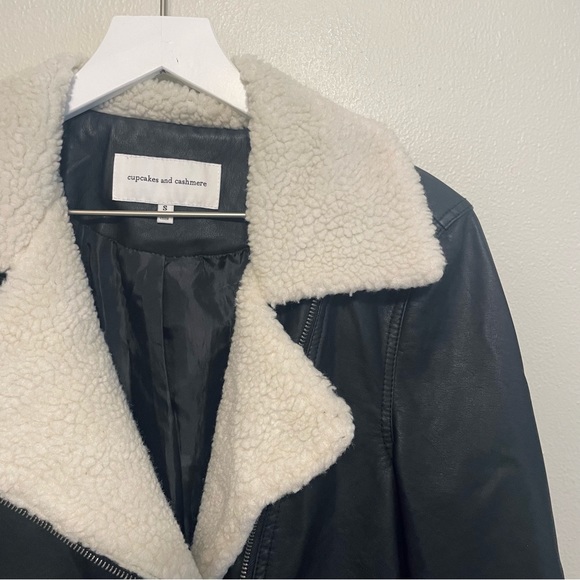 Cupcakes and Cashmere Jacket Women’s Size Small Faux Leather Sherpa Collar Zip - Picture 2 of 7